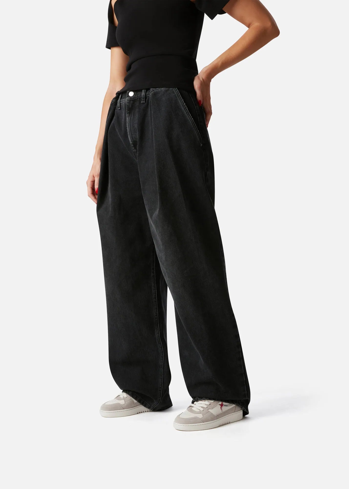 Dice Lo Bee Bird Sneaker