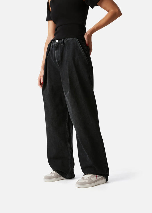 Dice Lo Bee Bird Sneaker